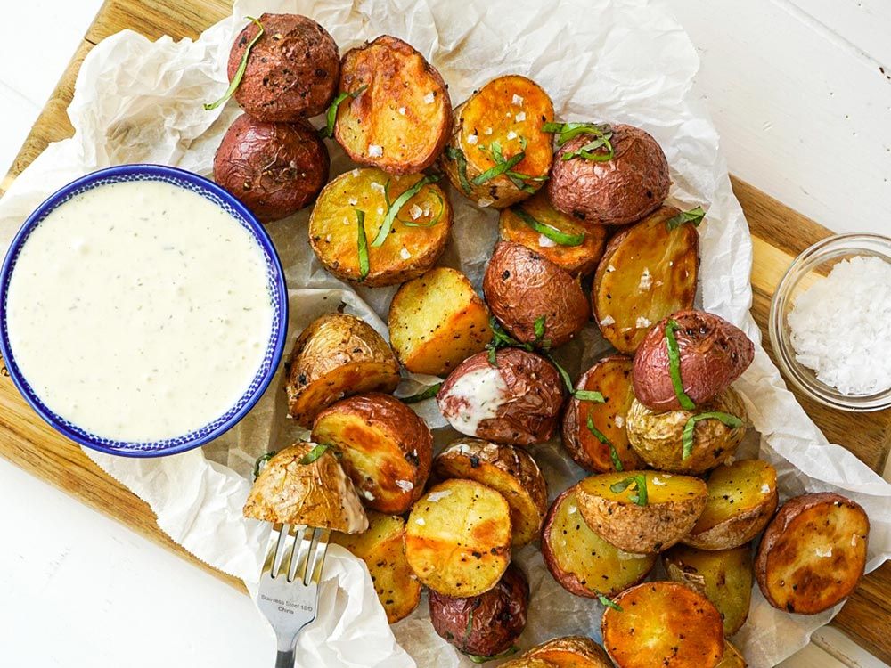How to make Garlic Roasted Potatoes With Blue Cheese