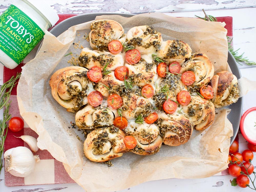 How to make Christmas Tree Pull Apart Pizza Bread with Ranch Dressing