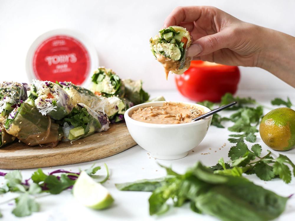 How to make Salad Spring Rolls With Peanut Sauce
